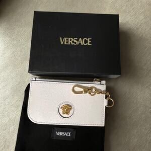 NIB $400 White Versace Cardholder with Gold Chain